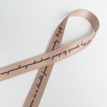 アルファベット柄 classic両面無光サテン 麦藁色(むぎわらいろ) 幅25㎜ 長さ27M