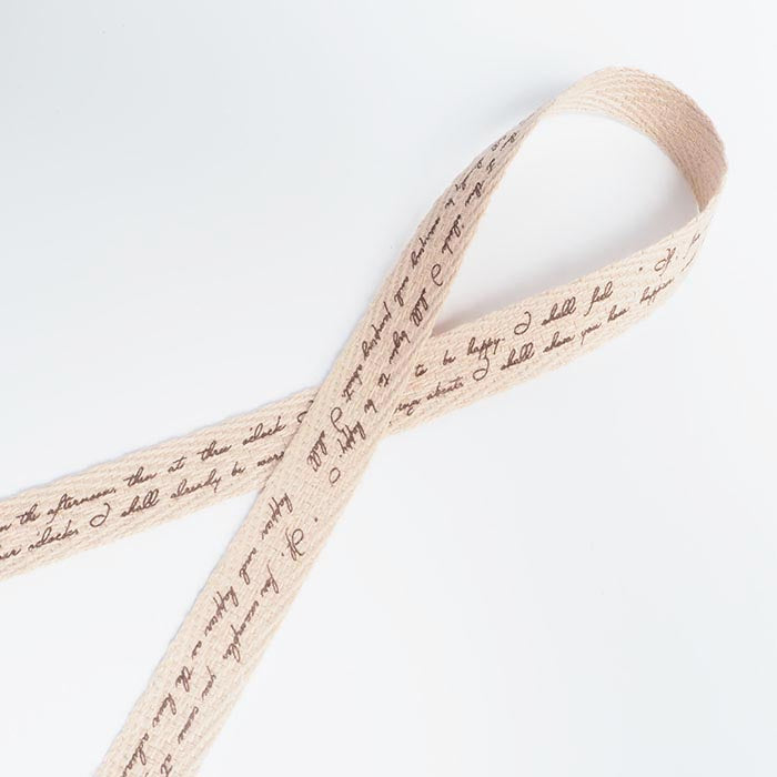 アルファベット柄 ヘリンボーン 麦藁色(むぎわらいろ) 幅25㎜ 長さ22M