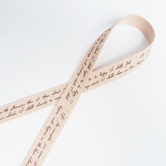 アルファベット柄 ヘリンボーン 麦藁色(むぎわらいろ) 幅25㎜ 長さ22M